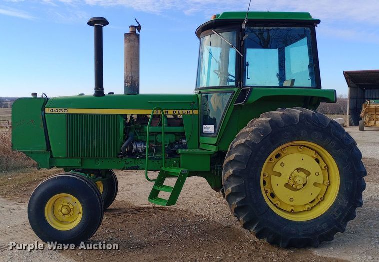 image for item DW0964 1974 John Deere 4430 tractor