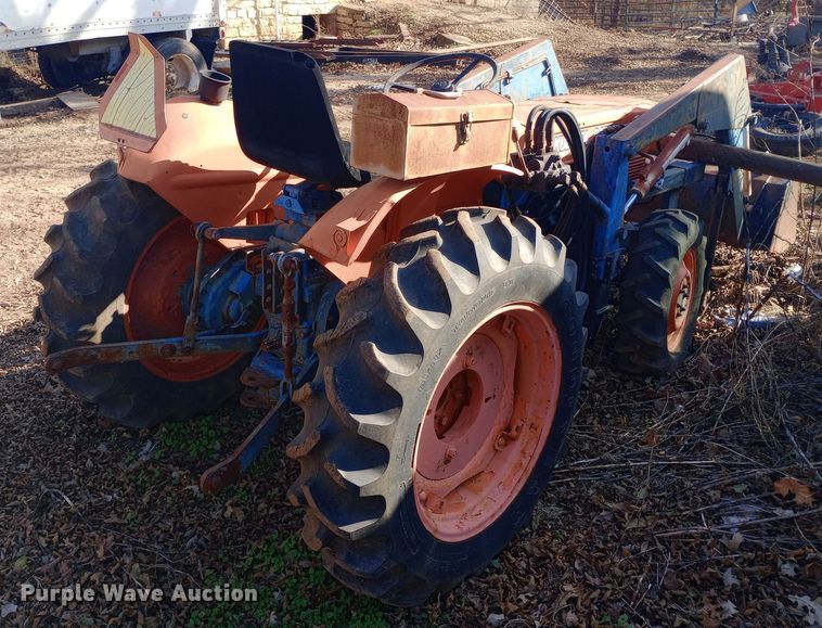 image for item DW0978 Kubota L245DT tractor