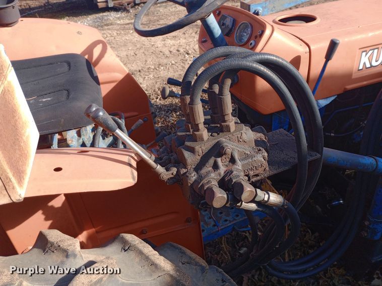 image for item DW0978 Kubota L245DT tractor