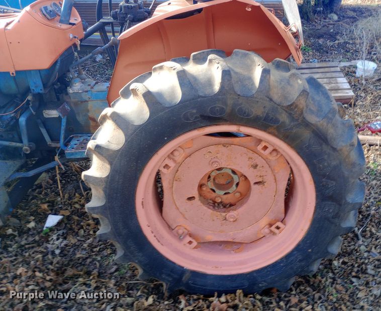 image for item DW0978 Kubota L245DT tractor