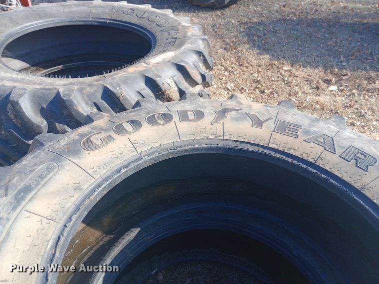image for item DW0979 (4) Goodyear Versatorque tires
