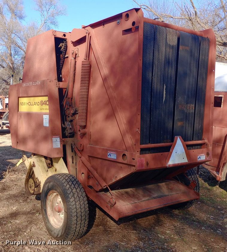 image for item DW0989 1993 New Holland 640 round baler