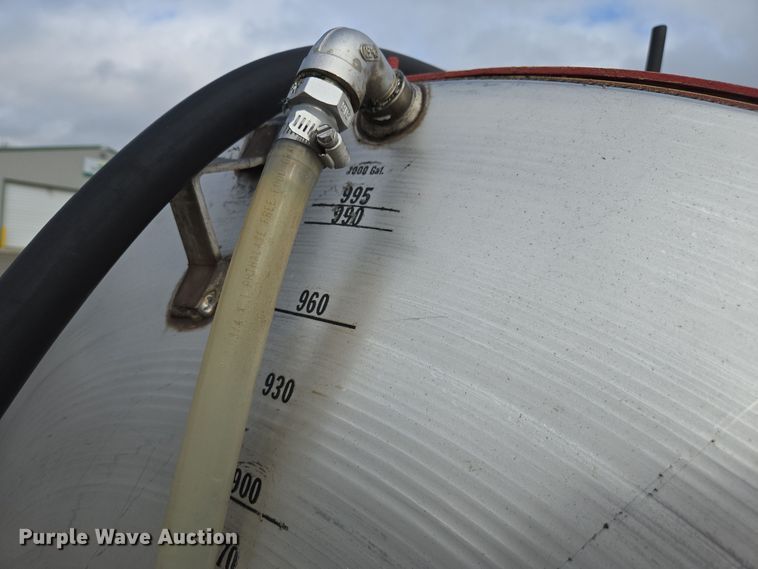 image for item DX1530 Clark tank trailer