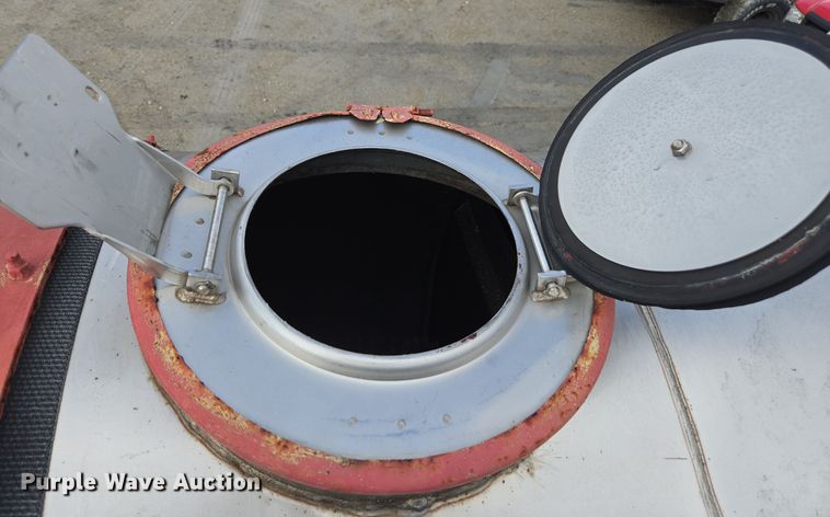 image for item DX1530 Clark tank trailer