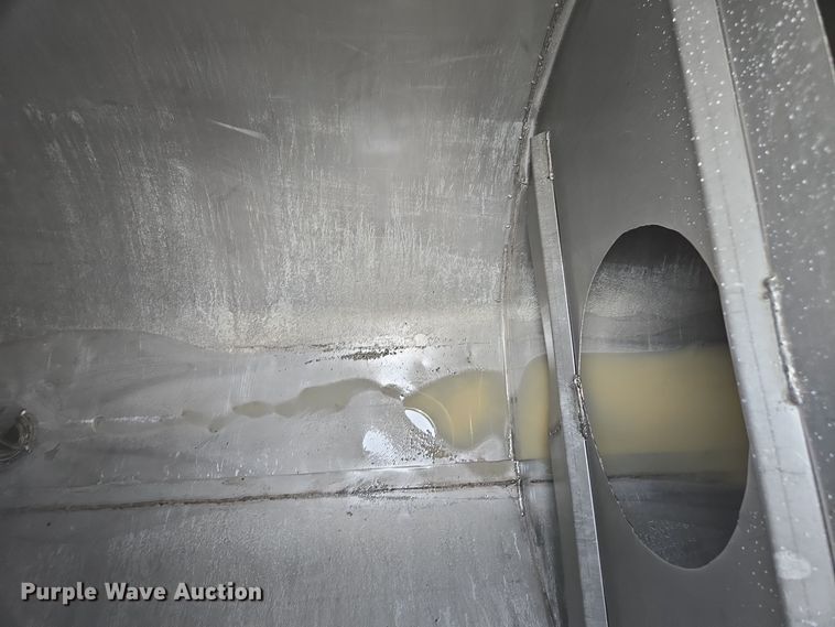 image for item DX1530 Clark tank trailer