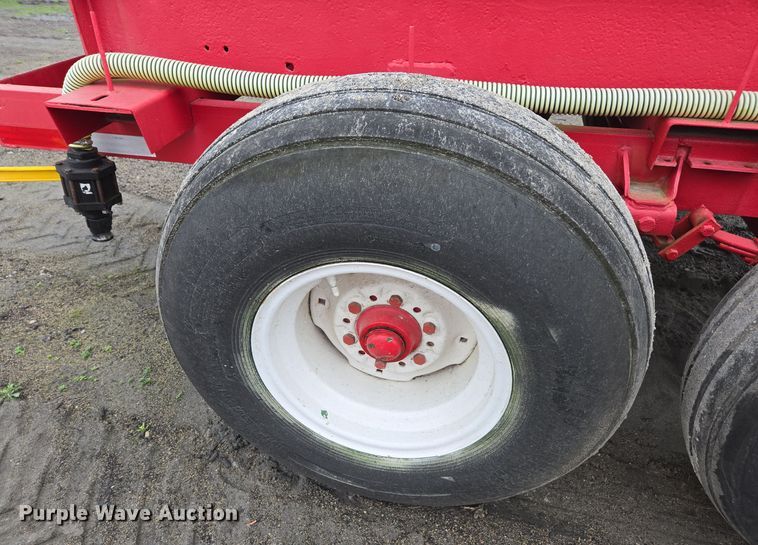 image for item DX1531 Clark tank trailer