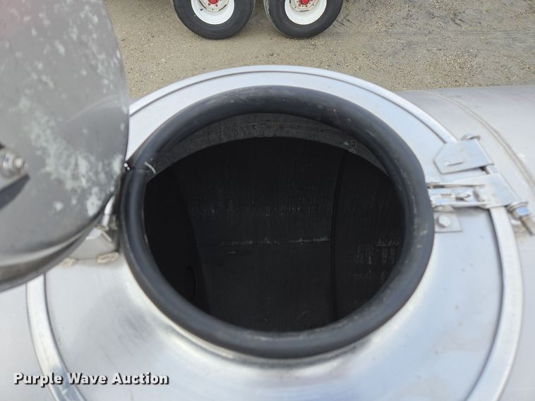 image for item DX1532 Clark tank trailer