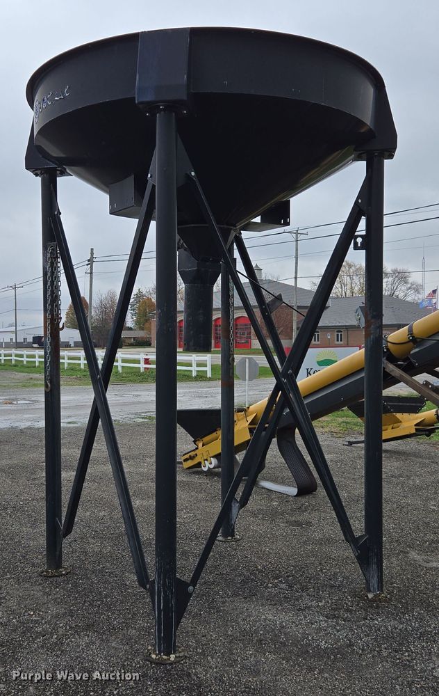 image for item DX1539 USC grain bagger hopper