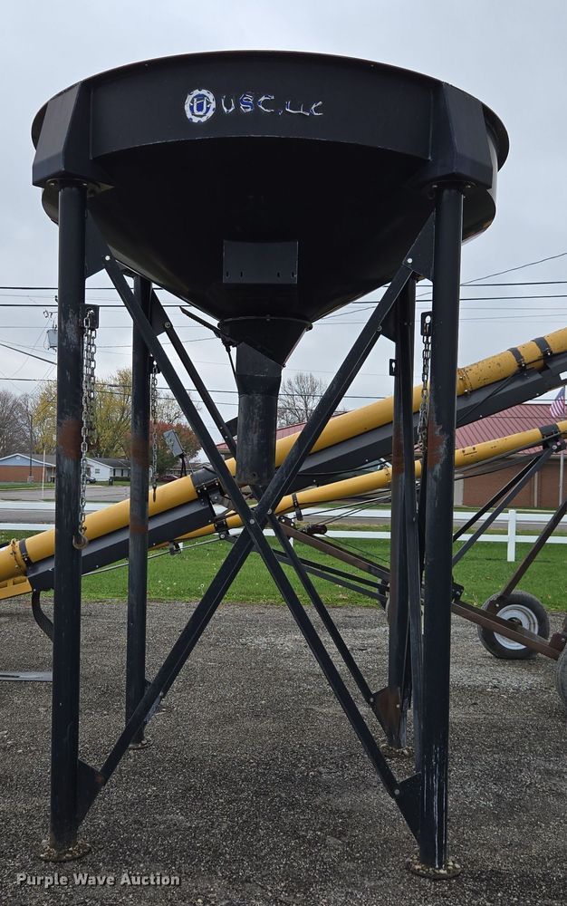 image for item DX1539 USC grain bagger hopper