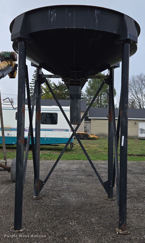 image for item DX1539 USC grain bagger hopper