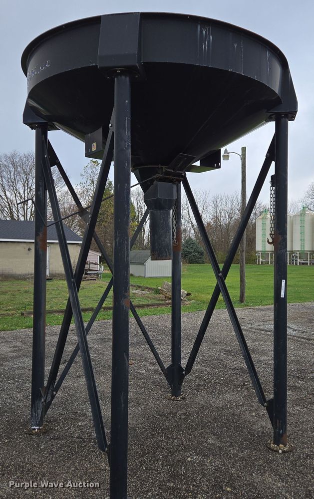 image for item DX1539 USC grain bagger hopper