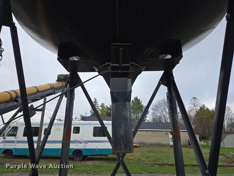 image for item DX1539 USC grain bagger hopper