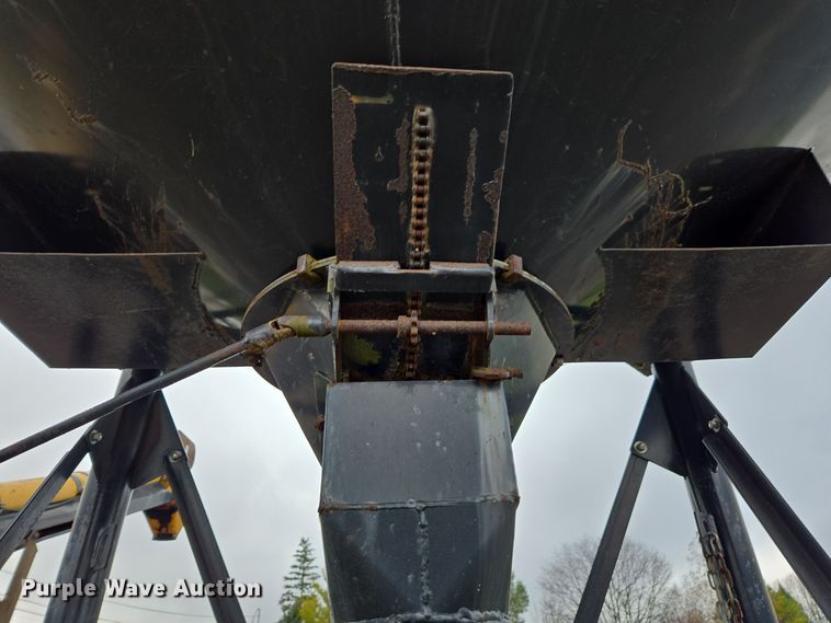 image for item DX1539 USC grain bagger hopper