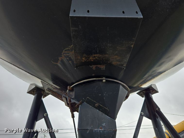 image for item DX1539 USC grain bagger hopper