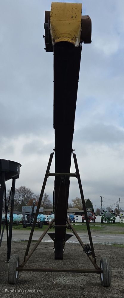 image for item DX1540 Convey-All 1035 auger