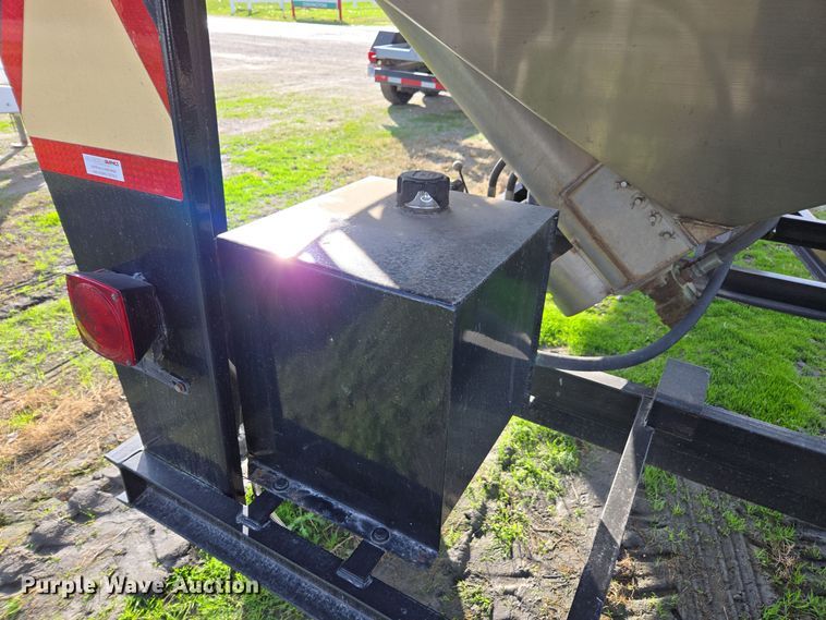 image for item DX1544 Harvest Land UT57 seed tender