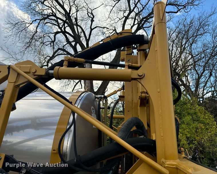 image for item DX1546 AGCO Teragator sprayer bed