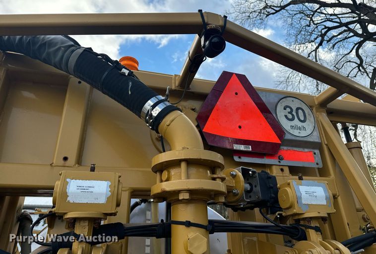 image for item DX1546 AGCO Teragator sprayer bed