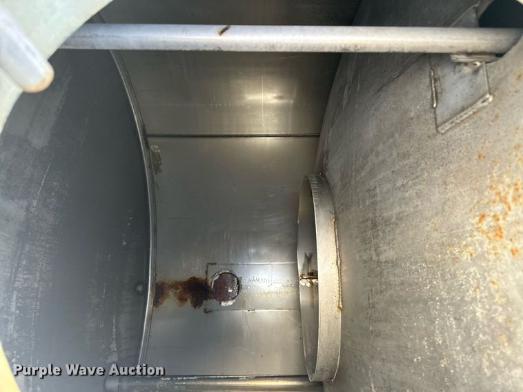 image for item DX1546 AGCO Teragator sprayer bed