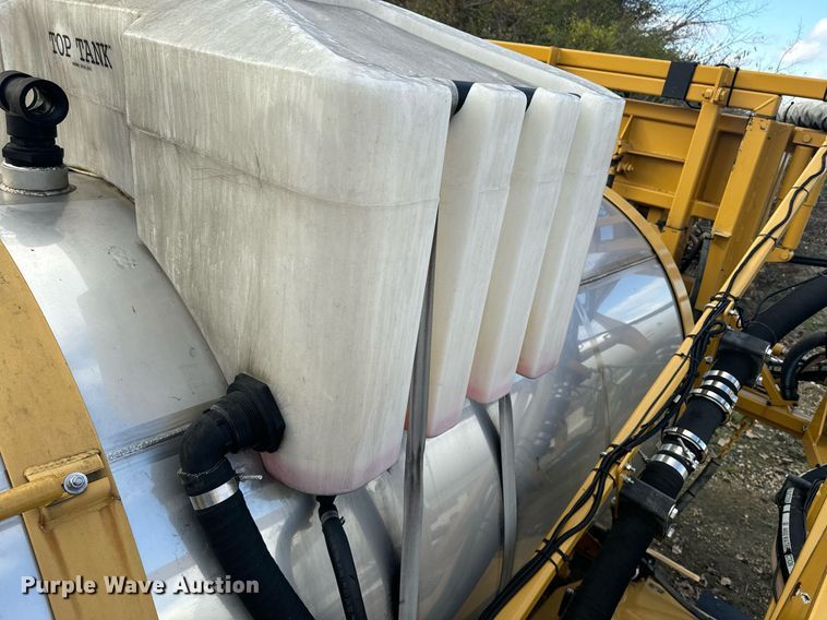 image for item DX1546 AGCO Teragator sprayer bed