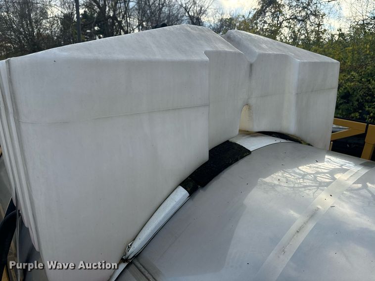 image for item DX1546 AGCO Teragator sprayer bed