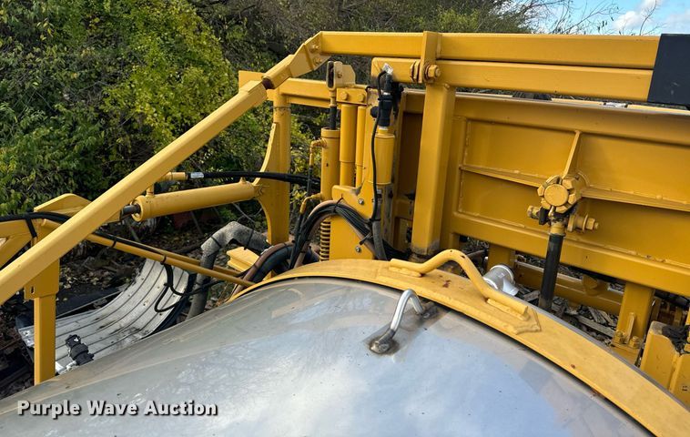 image for item DX1546 AGCO Teragator sprayer bed