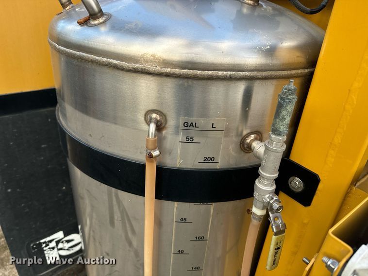 image for item DX1546 AGCO Teragator sprayer bed