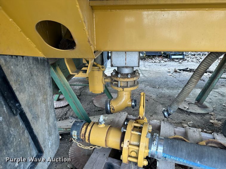 image for item DX1546 AGCO Teragator sprayer bed