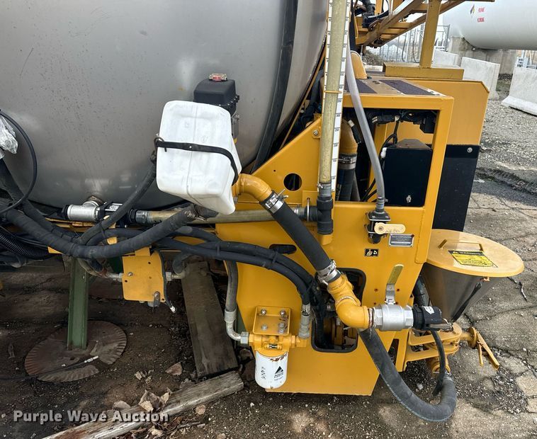 image for item DX1546 AGCO Teragator sprayer bed