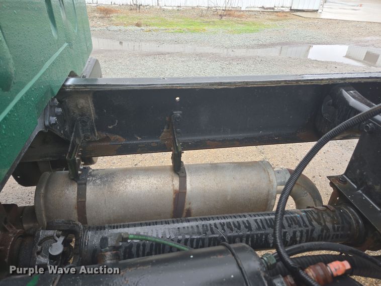 image for item DX1568 1998 International 4900 fertilizer delivery truck