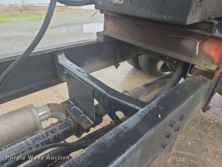 image for item DX1568 1998 International 4900 fertilizer delivery truck