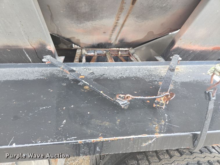 image for item DX1568 1998 International 4900 fertilizer delivery truck