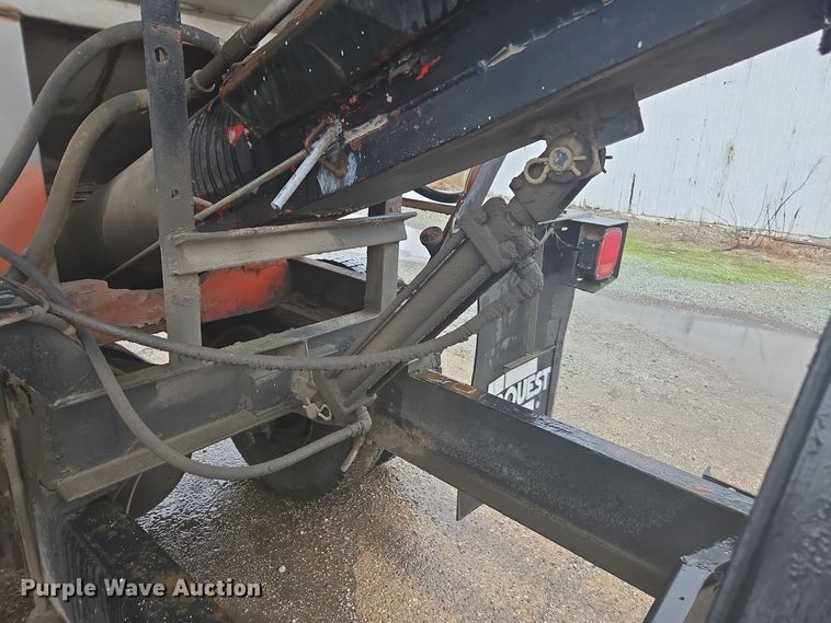 image for item DX1568 1998 International 4900 fertilizer delivery truck