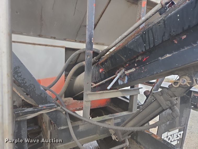 image for item DX1568 1998 International 4900 fertilizer delivery truck