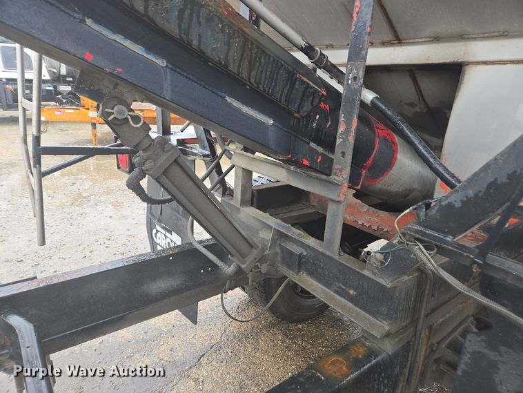 image for item DX1568 1998 International 4900 fertilizer delivery truck