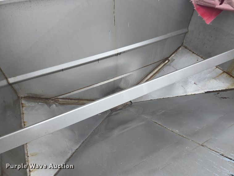 image for item DX1568 1998 International 4900 fertilizer delivery truck