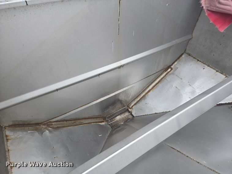 image for item DX1568 1998 International 4900 fertilizer delivery truck