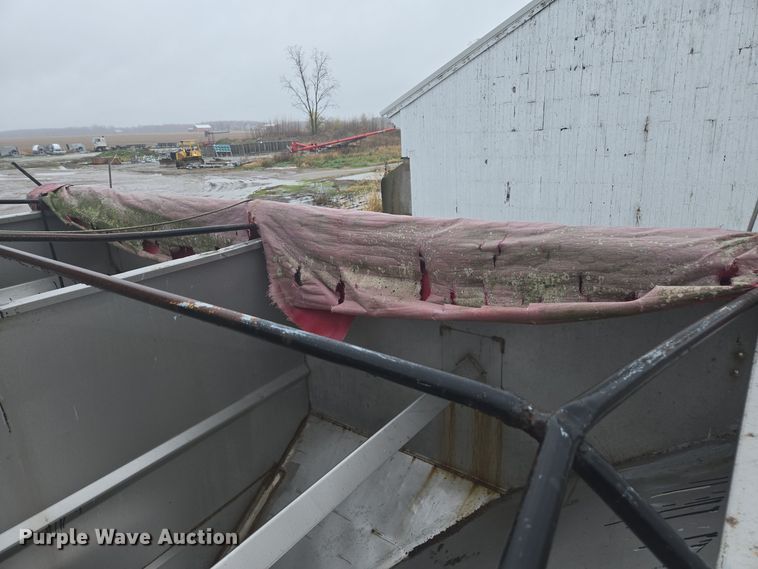 image for item DX1568 1998 International 4900 fertilizer delivery truck