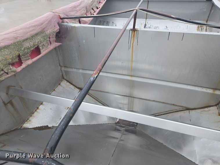 image for item DX1568 1998 International 4900 fertilizer delivery truck