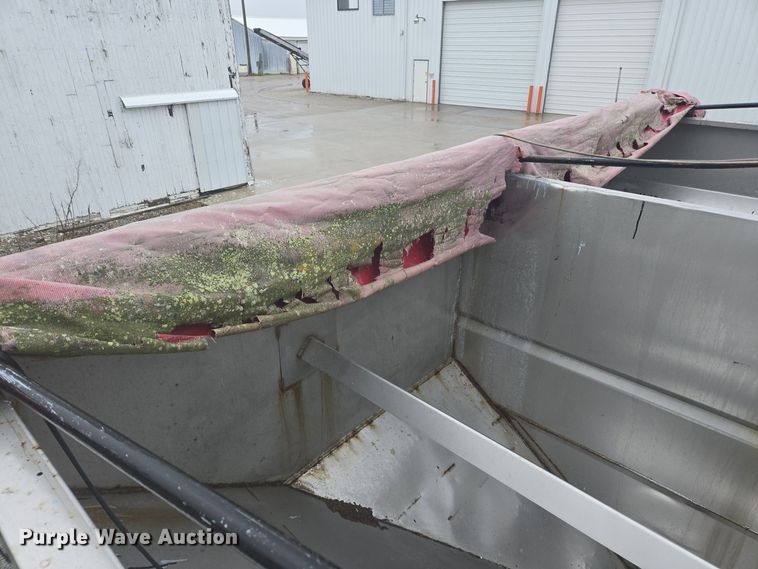 image for item DX1568 1998 International 4900 fertilizer delivery truck