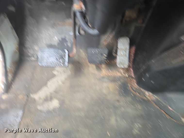 image for item DX1568 1998 International 4900 fertilizer delivery truck