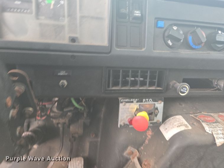 image for item DX1568 1998 International 4900 fertilizer delivery truck