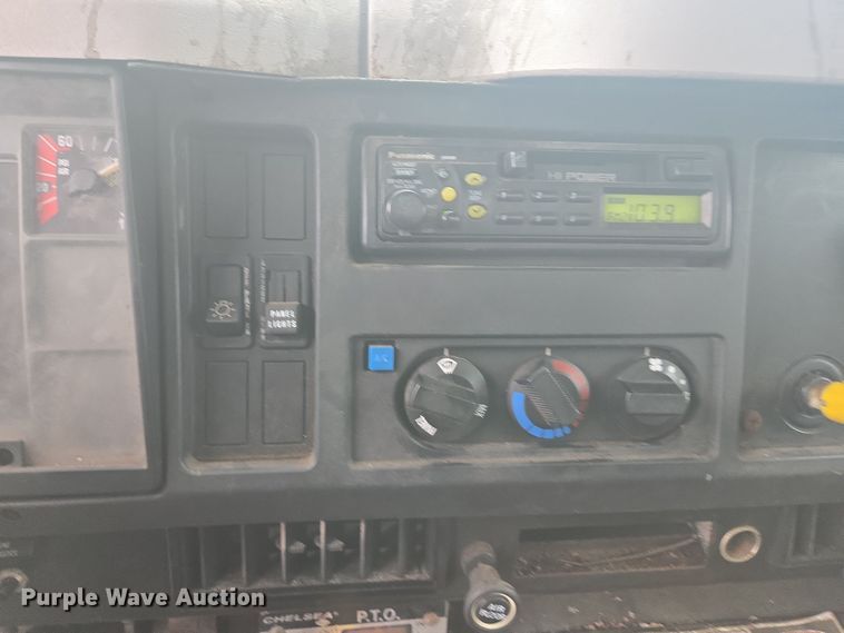 image for item DX1568 1998 International 4900 fertilizer delivery truck