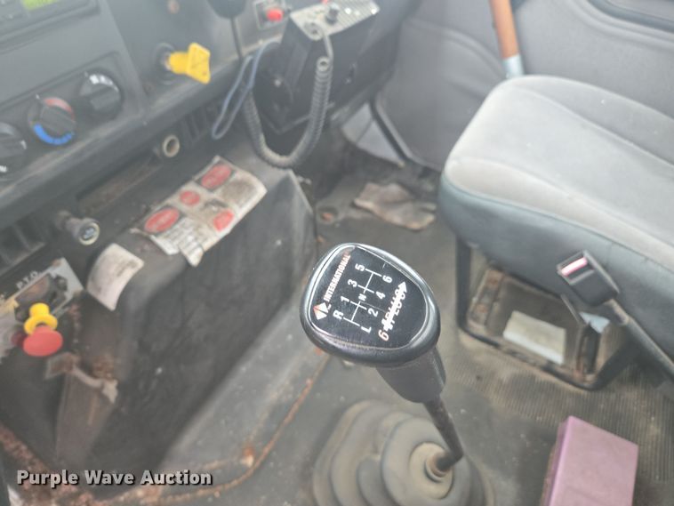 image for item DX1568 1998 International 4900 fertilizer delivery truck