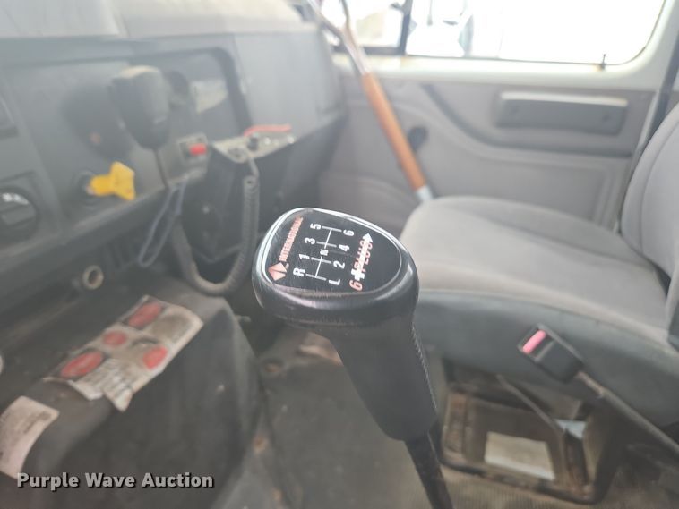 image for item DX1568 1998 International 4900 fertilizer delivery truck