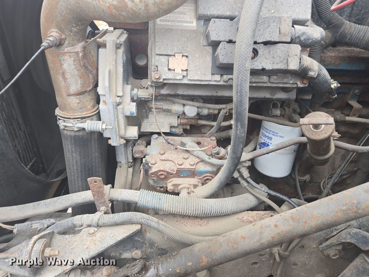 image for item DX1568 1998 International 4900 fertilizer delivery truck