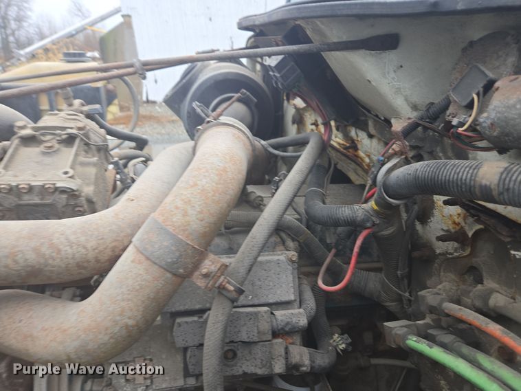 image for item DX1568 1998 International 4900 fertilizer delivery truck