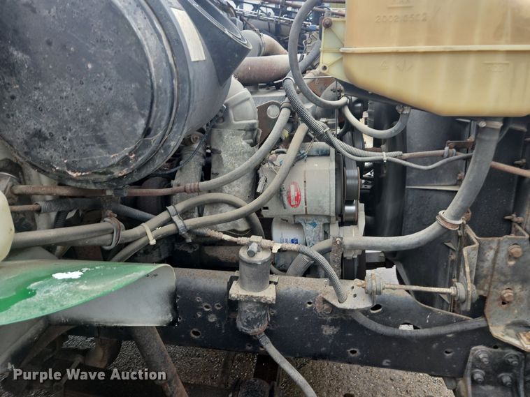 image for item DX1568 1998 International 4900 fertilizer delivery truck