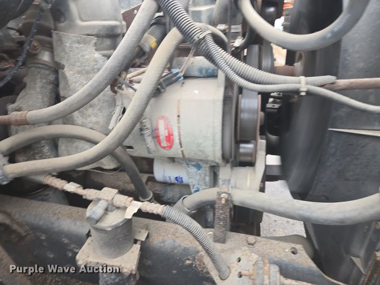 image for item DX1568 1998 International 4900 fertilizer delivery truck