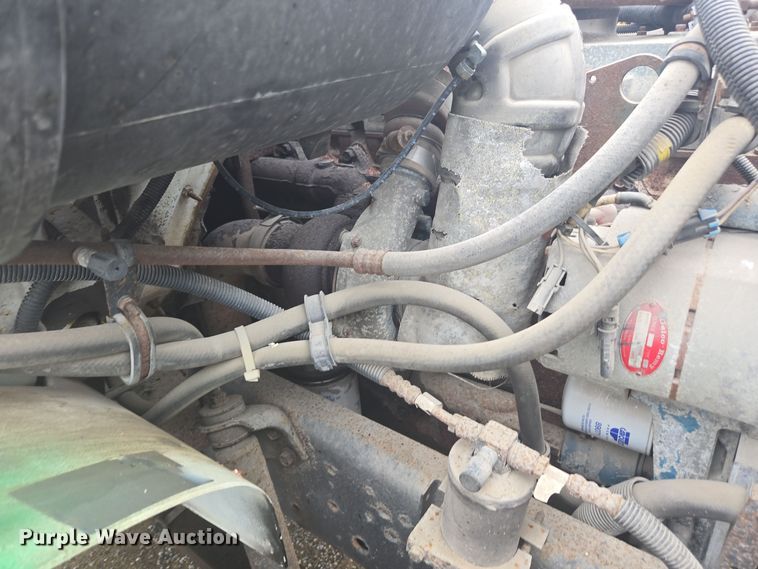 image for item DX1568 1998 International 4900 fertilizer delivery truck